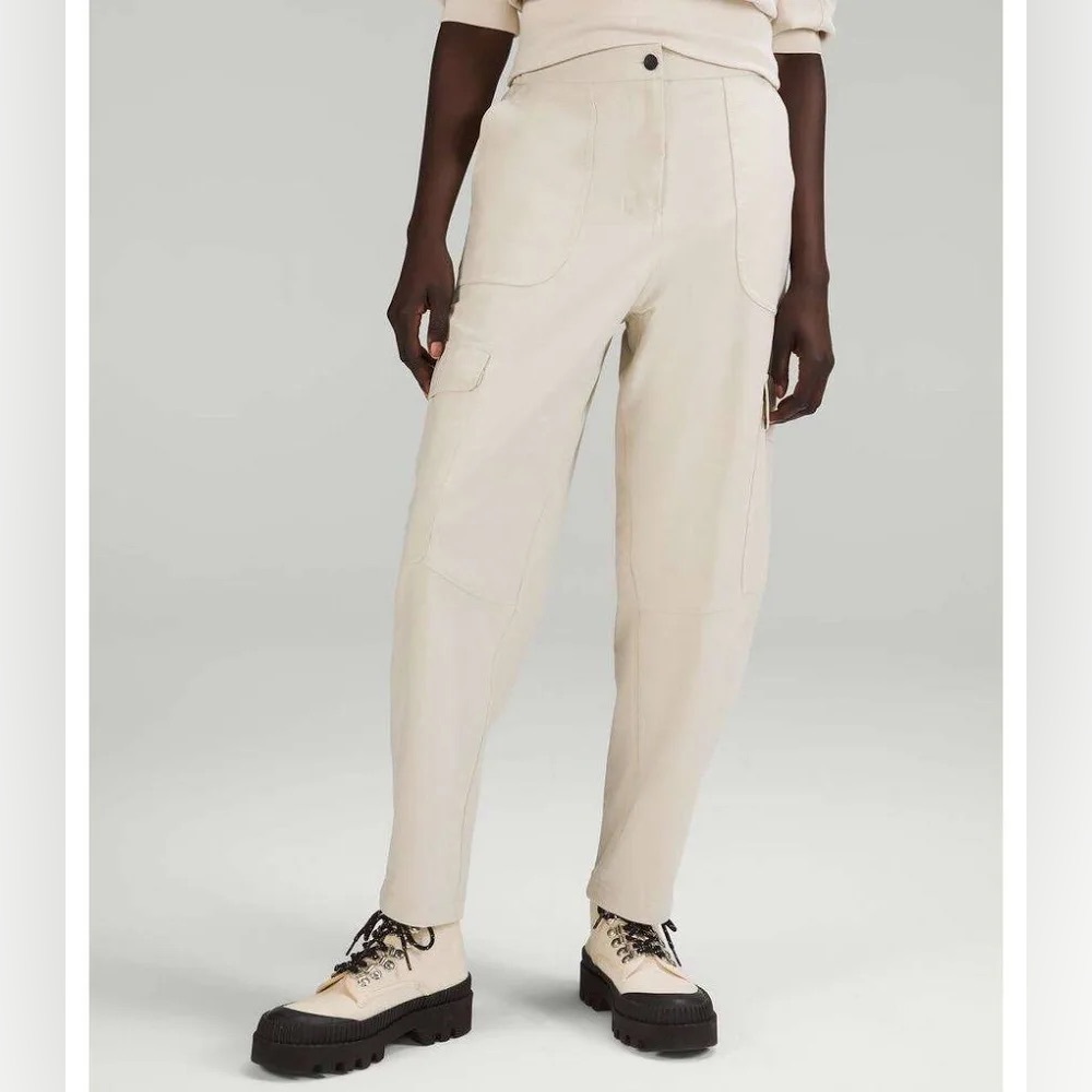 Beige Lululemon Light Utilitech Cargo High rise pant